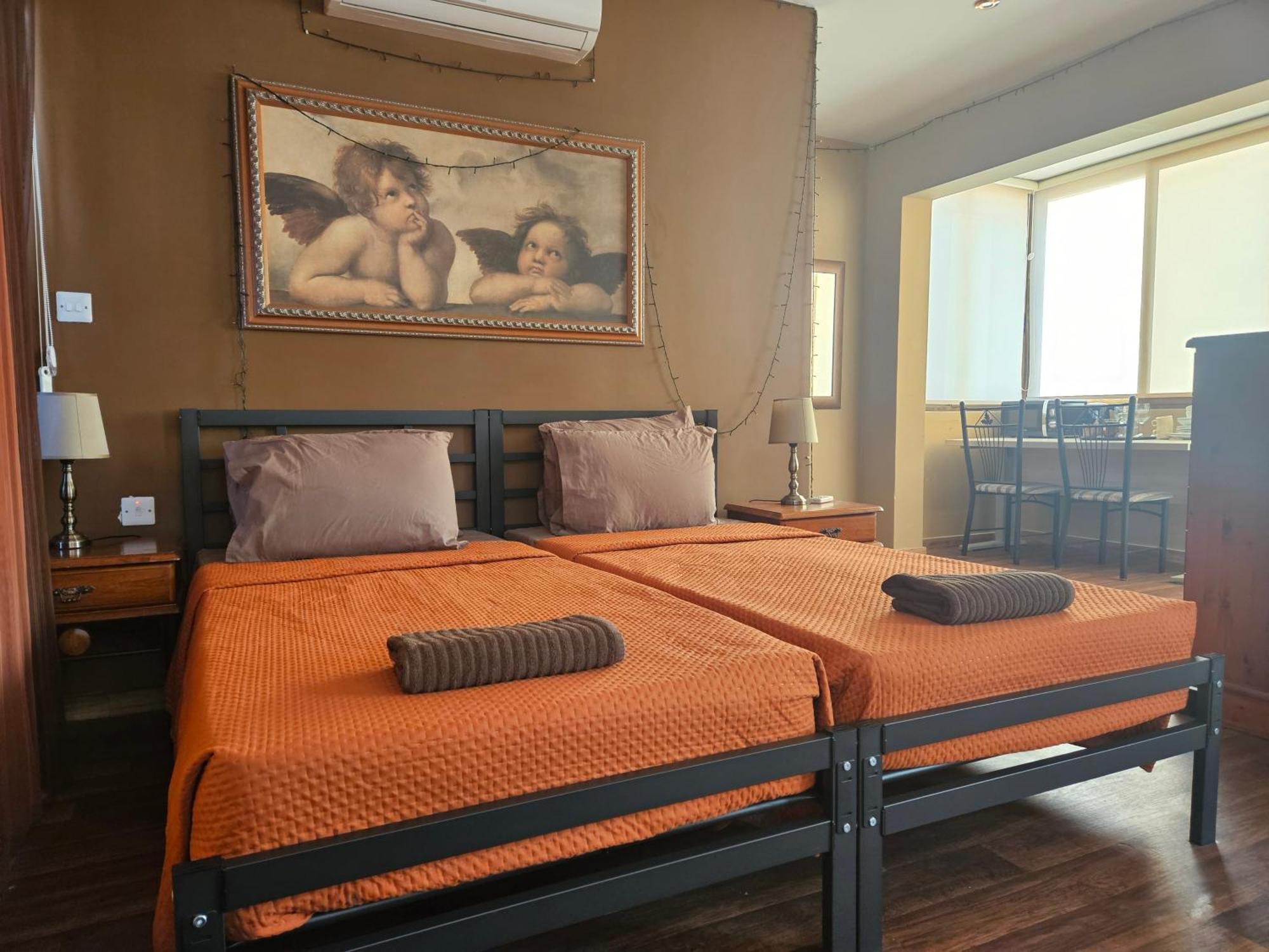 Lotus Guest House Malta Gzira Екстер'єр фото